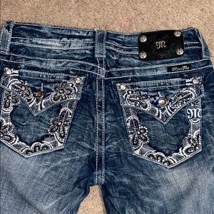 Beautiful light/dark wash Miss Me Jeans!